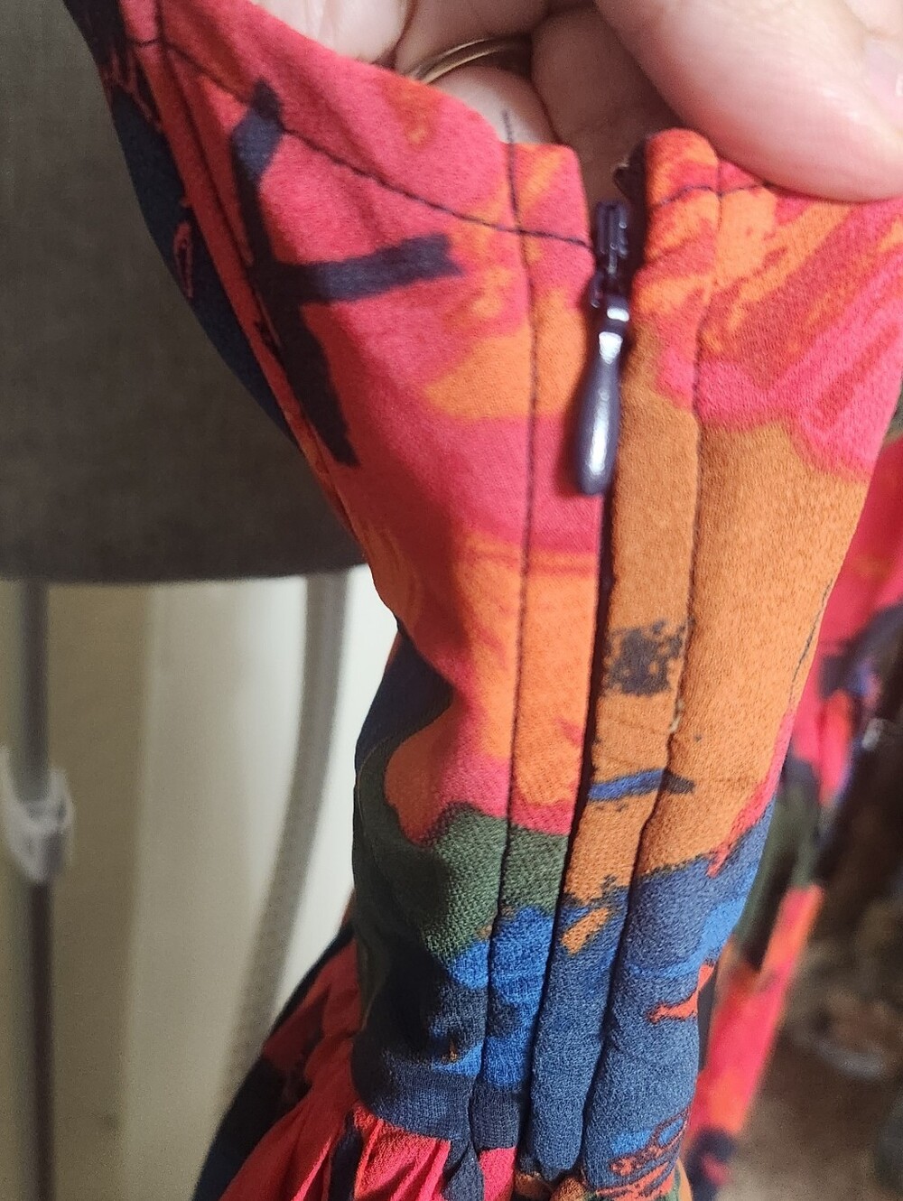 NWT Lulus Kinleigh Red Multi Abstract Pleated  Dress - Smooth Front - Size M - Picture 7 of 10